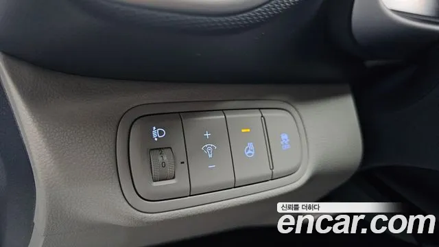 Hyundai Venue — Фото автомобиля 24
