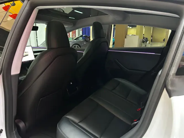 Tesla Model 3 — Фото автомобиля 11