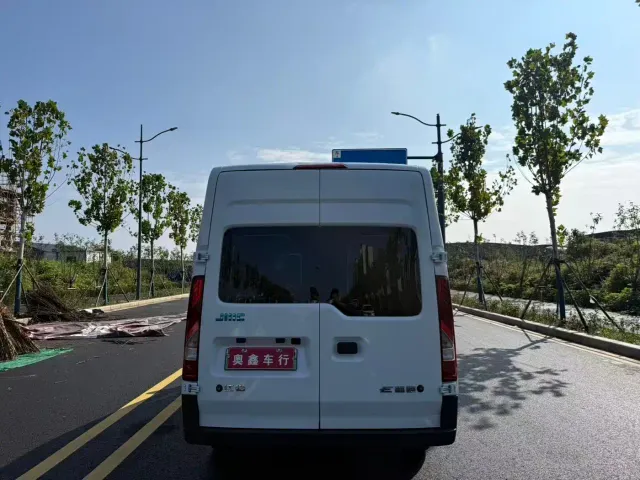 JMC E-Fushun — Фото автомобиля 9