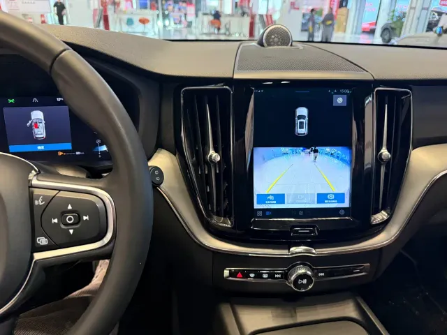 Volvo XC60 — Фото автомобиля 7