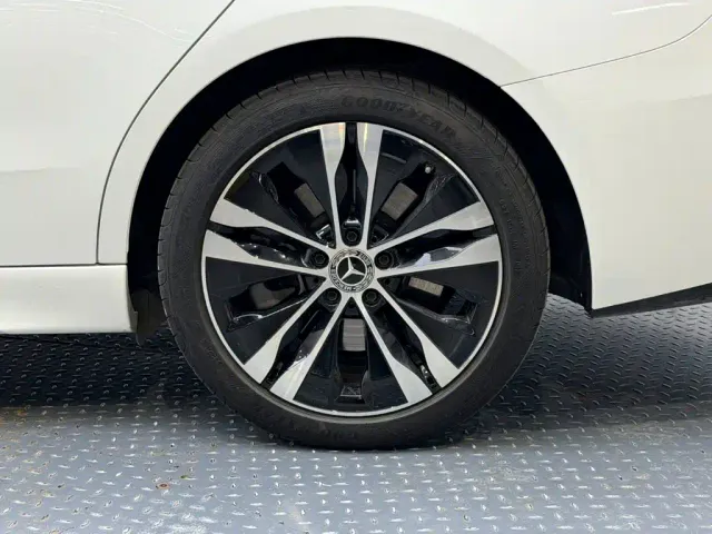 Mercedes-Benz C-Class — Фото автомобиля 10