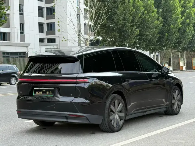 Li Auto i8 — Фото автомобиля 18