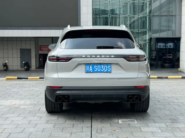 Porsche Cayenne — Фото автомобиля 6