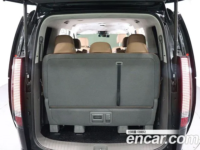 Hyundai Staria Staria 4WD Lounge 9 мест — Фото автомобиля 20