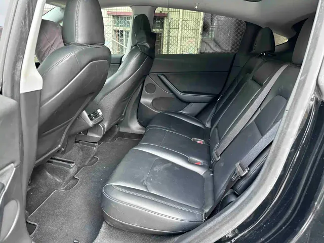 Tesla Model Y — Фото автомобиля 13
