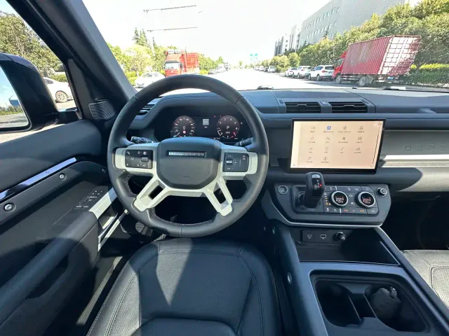 Land Rover Defender — Фото автомобиля 5