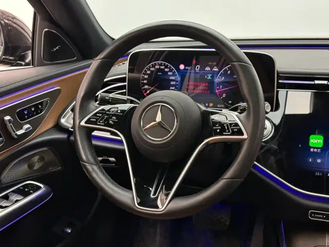Mercedes-Benz E-Class — Фото автомобиля 12