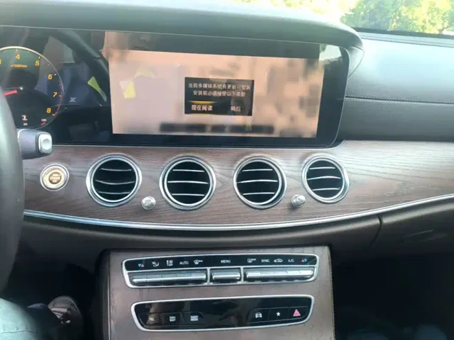 Mercedes-Benz E-Class — Фото автомобиля 12