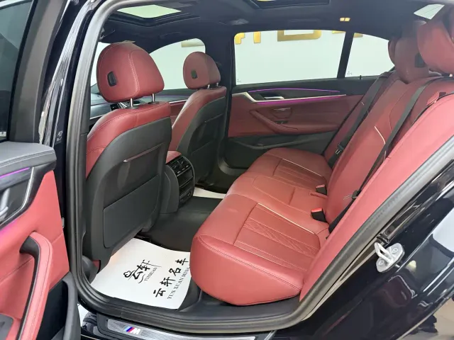 BMW 5 Series — Фото автомобиля 11