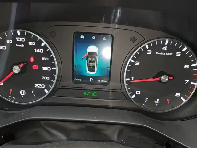 Roewe i5 — Фото автомобиля 11