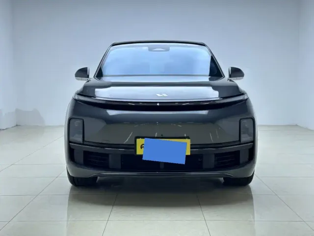 Li Auto L8 — Фото автомобиля 2