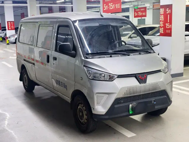 Wuling EV50 — Фото автомобиля 3
