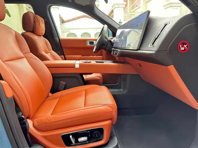 Li Auto L8 — Фото автомобиля 10