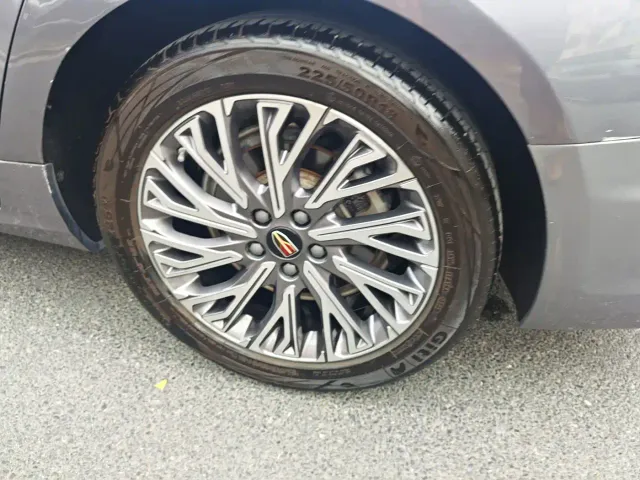 Hongqi H5 — Фото автомобиля 13
