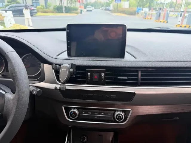 Dongfeng Fengxing Fengxing SX6 2022 1.6L Manual Comfort — Фото автомобиля 10
