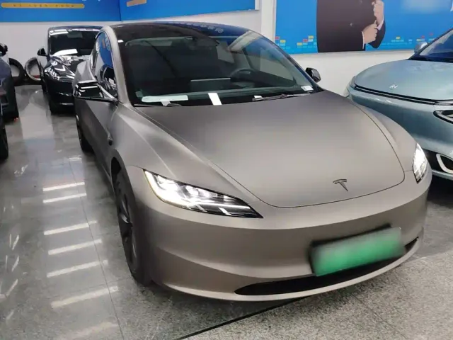 Tesla Model 3 — Фото автомобиля 3