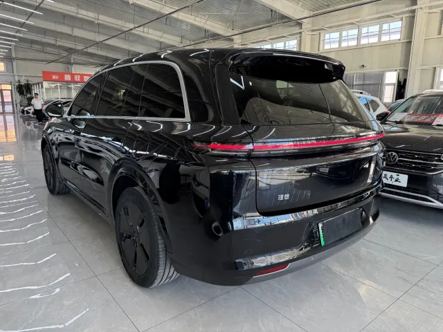 Li Auto L8 — Фото автомобиля 6