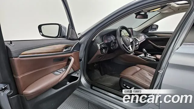 BMW 5-Series 5 серия (G30) 530i xDrive Luxury — Фото автомобиля 11