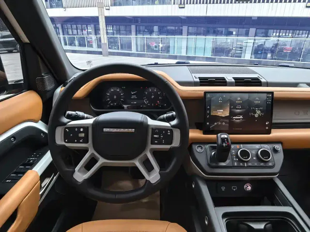 Land Rover Defender — Фото автомобиля 4