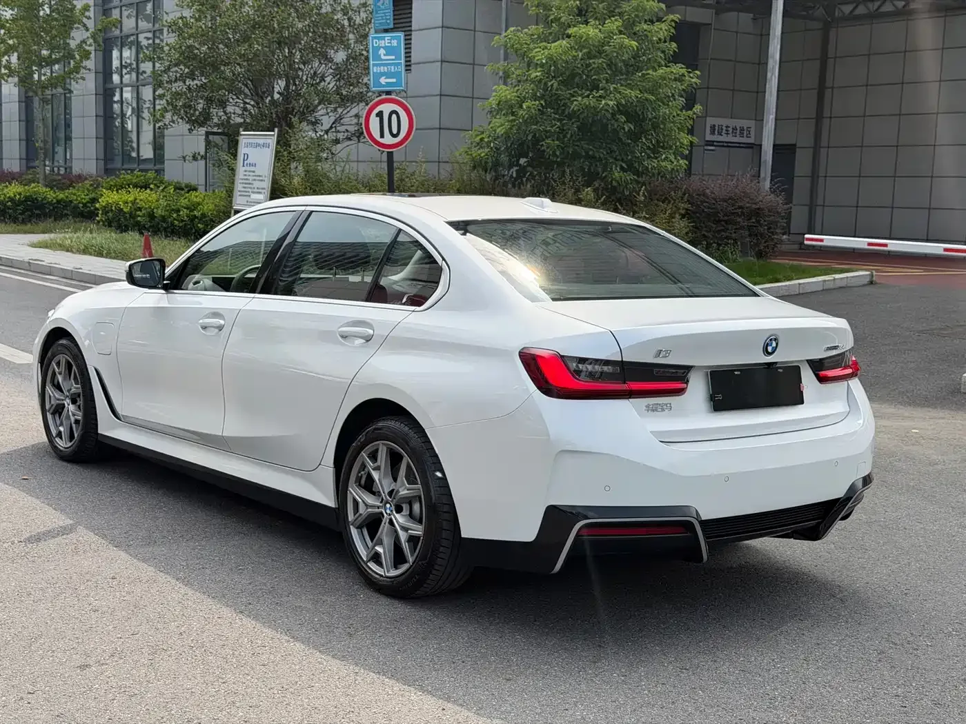 BMW BMW i3 2025 eDrive 35 L — Фото автомобиля 5