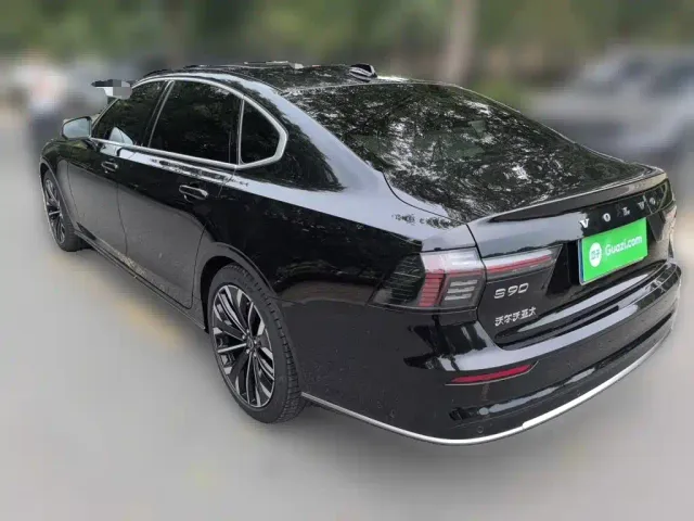 Volvo S90 — Фото автомобиля 24