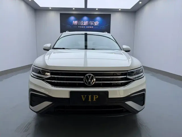 Volkswagen Tiguan L — Фото автомобиля 2