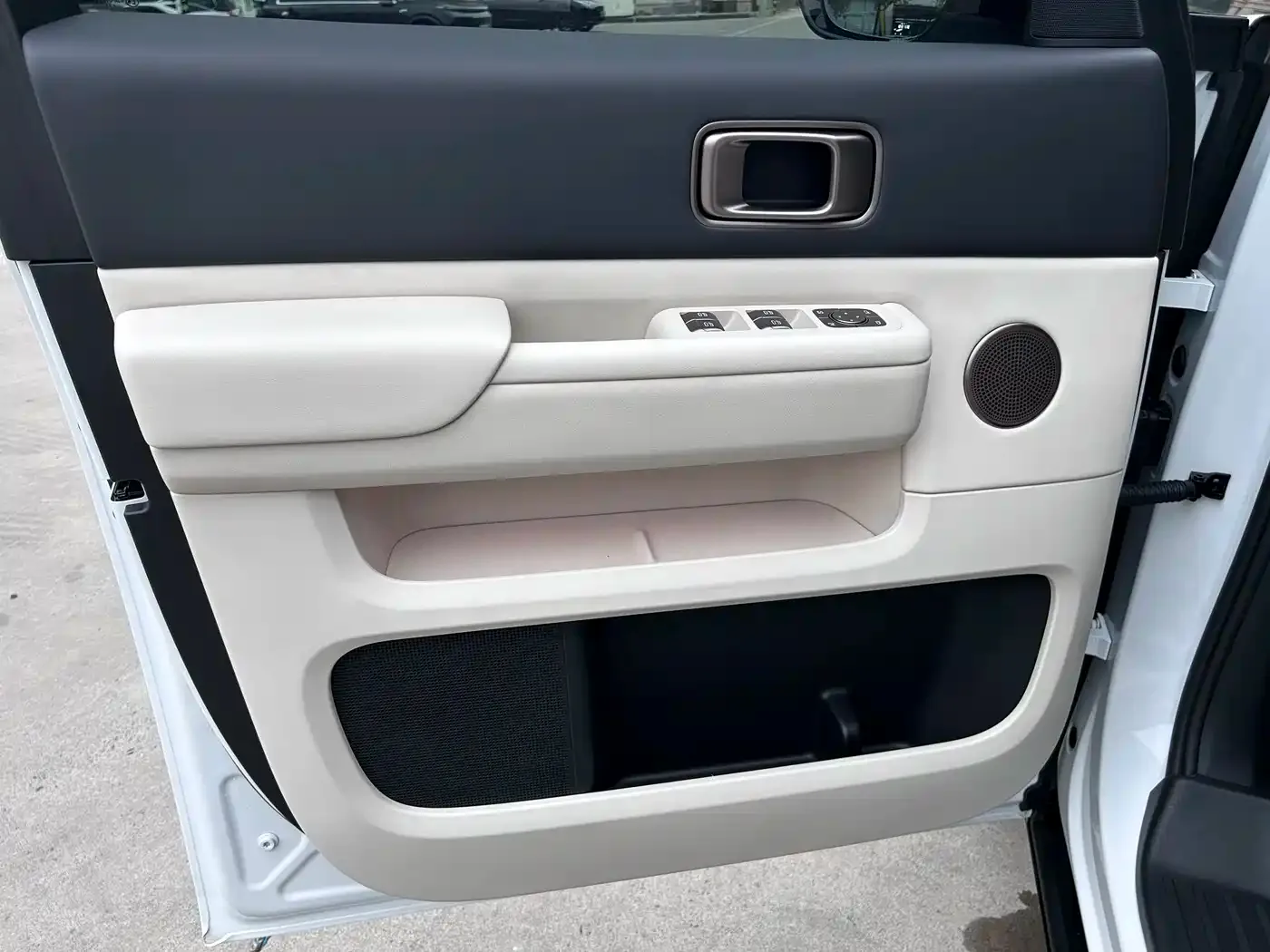Li Auto Li Auto MEGA 2025 Model Home Family Special Edition — Фото автомобиля 19