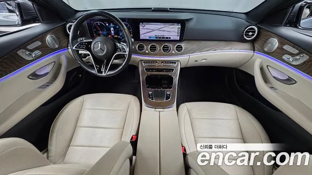 Mercedes-Benz E-Class — Фото автомобиля 4