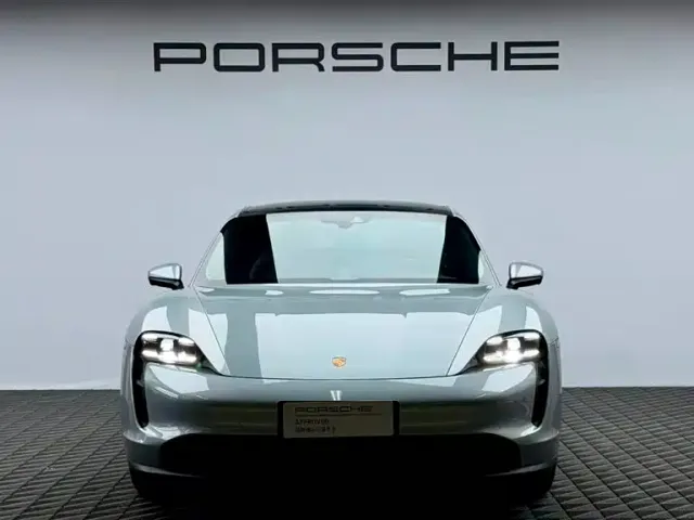 Porsche Taycan — Фото автомобиля 3