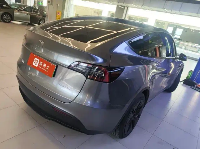 Tesla Model Y — Фото автомобиля 4