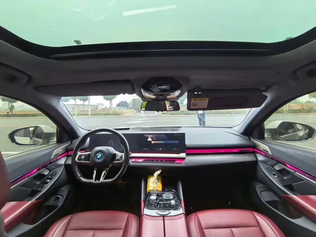 BMW i5 — Фото автомобиля 6