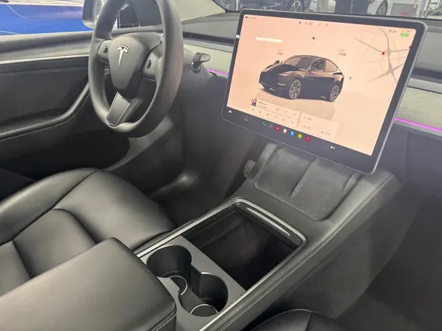 Tesla Model Y — Фото автомобиля 3