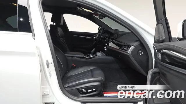 BMW 5 Series G30 — Фото автомобиля 16
