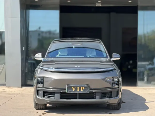 Li Auto L8 — Фото автомобиля 2