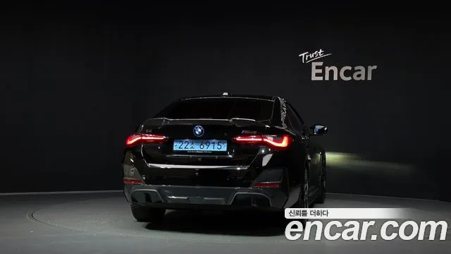 Фотография автомобиля — BMW i4