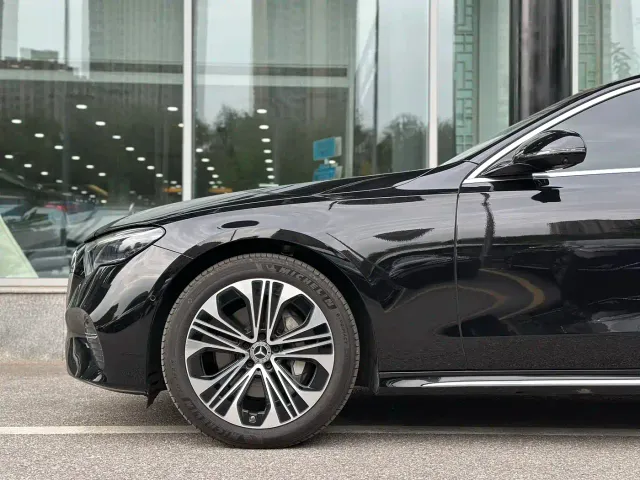 Mercedes-Benz E-Class — Фото автомобиля 7