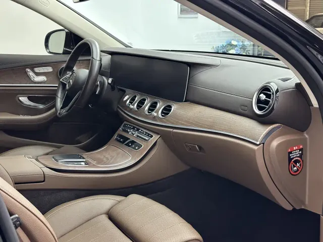 Mercedes-Benz E-Class — Фото автомобиля 16