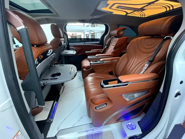 Toyota Sienna — Фото автомобиля 7