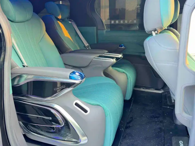 Toyota Sienna — Фото автомобиля 12