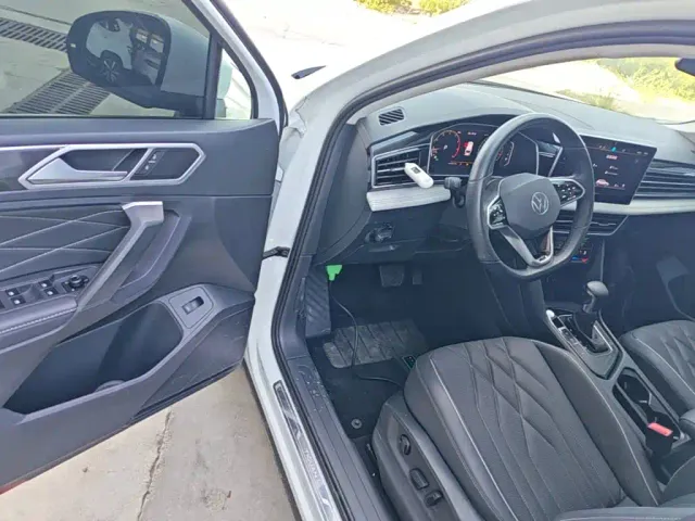 Volkswagen Tiguan L — Фото автомобиля 15