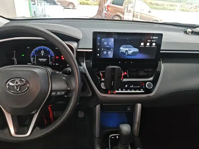 Toyota Frontlander — Фото автомобиля 12