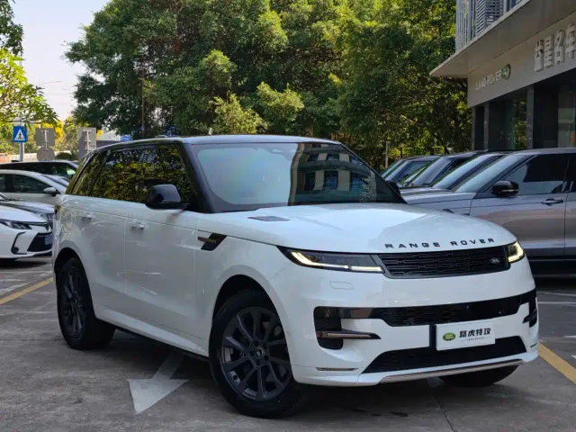 Land Rover Range Rover Sport — Фото автомобиля 3