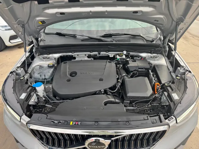 Volvo XC40 — Фото автомобиля 7