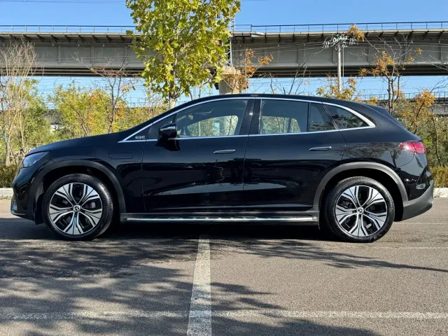 Mercedes-Benz EQE SUV — Фото автомобиля 10