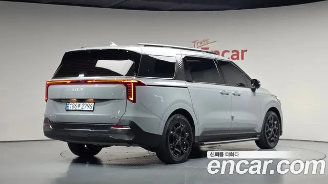 Kia Carnival — Фото автомобиля 2