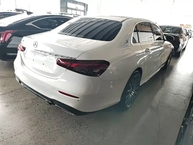 Mercedes-Benz E-Class — Фото автомобиля 6