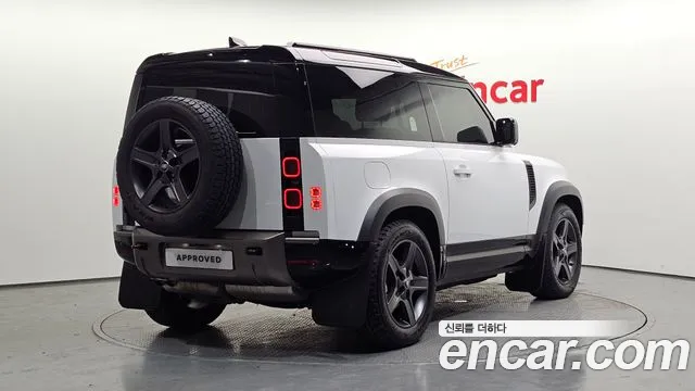 Land Rover Defender — Фото автомобиля 2
