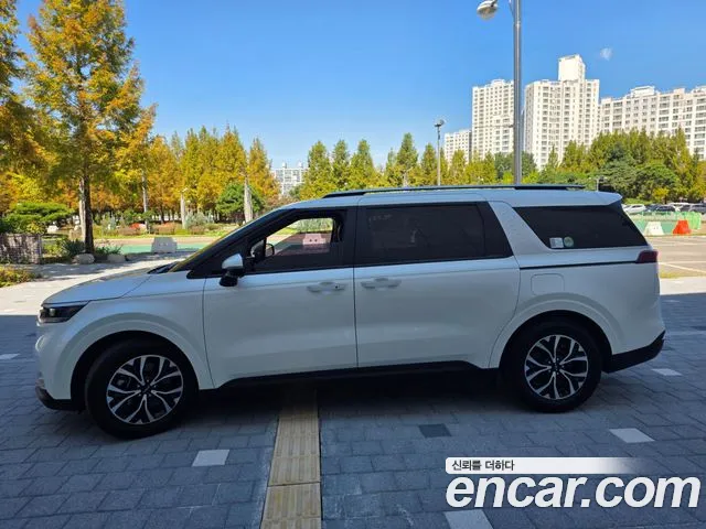 Kia Carnival Generation 4 — Фото автомобиля 3