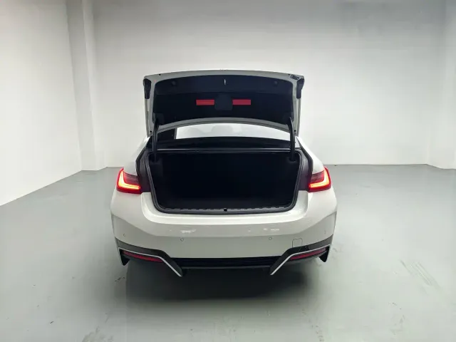 BMW i3 — Фото автомобиля 7