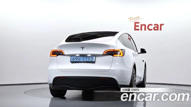 Tesla Model Y — Фото автомобиля 4